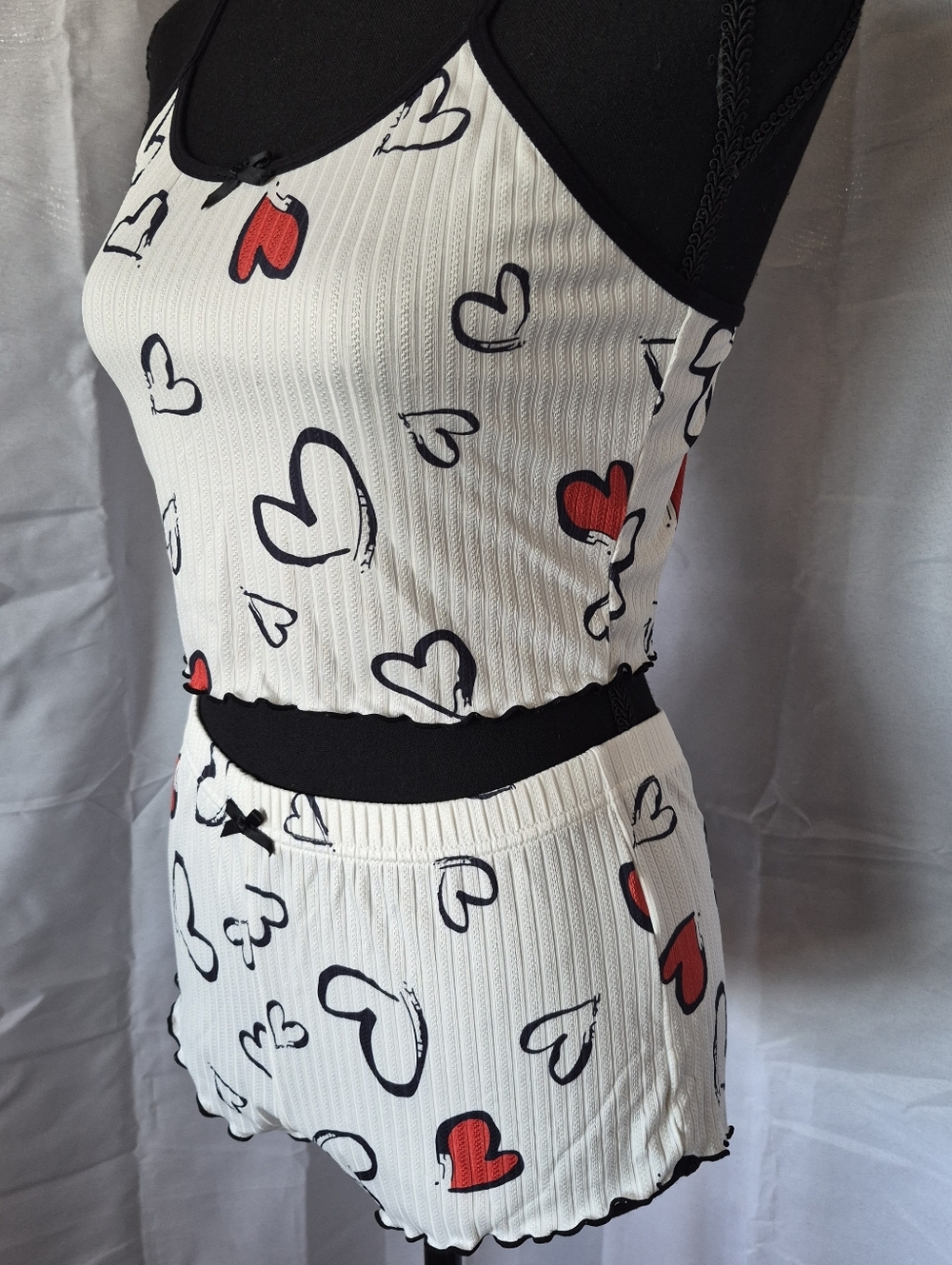 Sleep Set 2pc Shorts & Cropped Tank Top Sz Med Hearts White Red Black - Picture 3 of 12